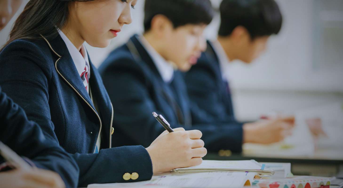 사회공헌|청소년들의 꿈을 이룰 수 있도록 포항향토청년회 장학재단이 지원합니다